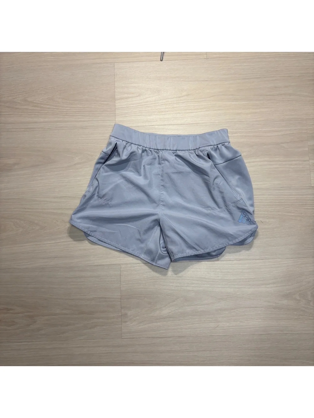 Athletic running adidas gray tennis short with zipper pockets